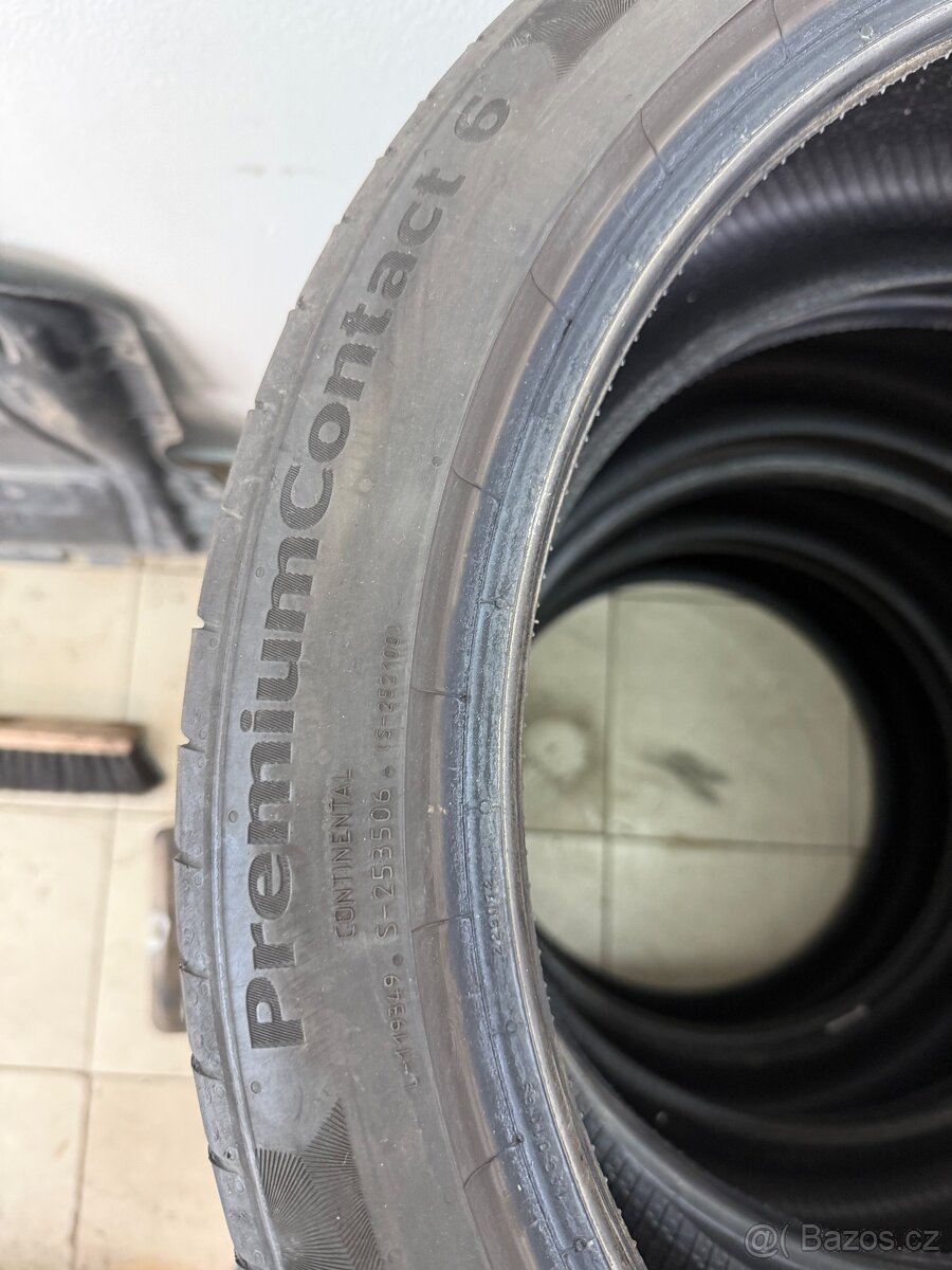235/40 R19 continental - 4