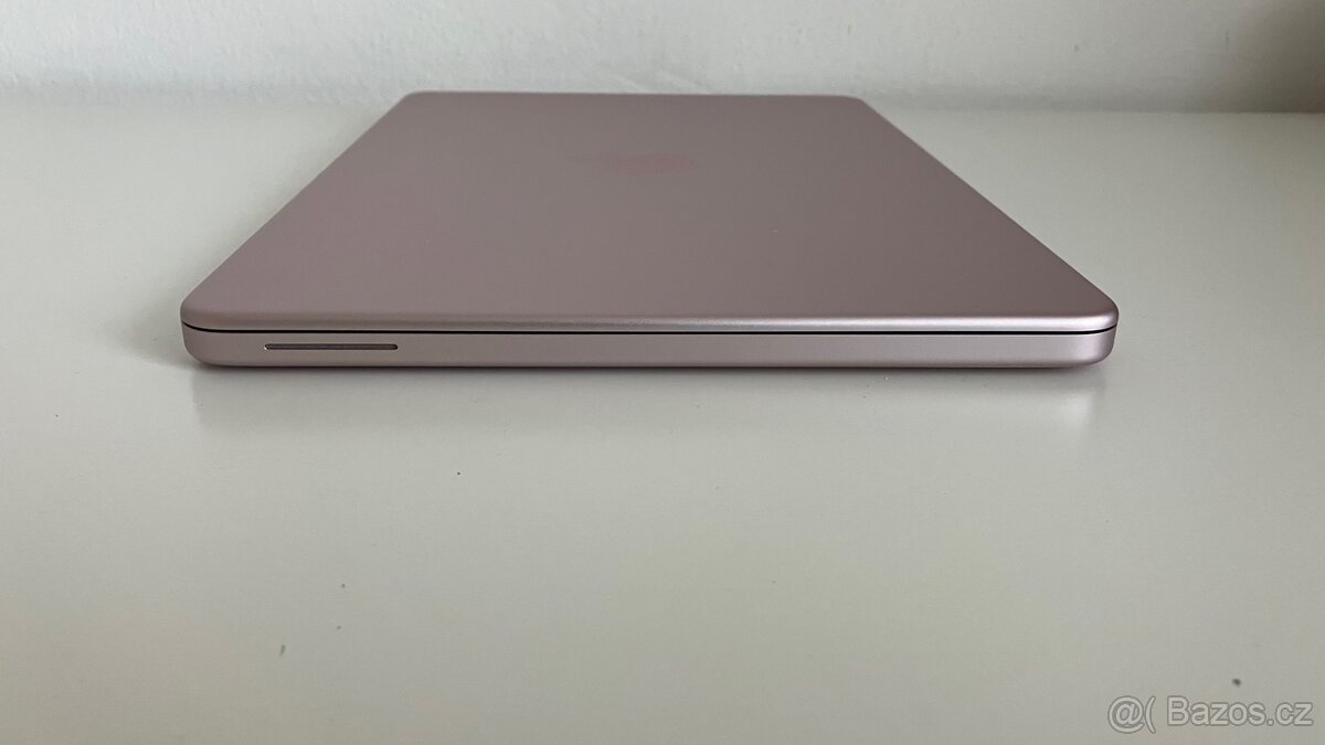 Macbook Neo 13” zánovní růžový - 4