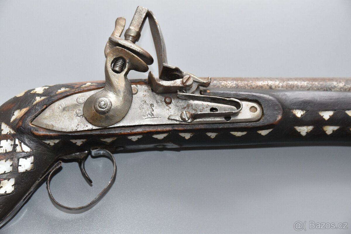 KŘESADLOVÁ PISTOLE-PUŠKA S NÁDOBOU NA PRACH - 4