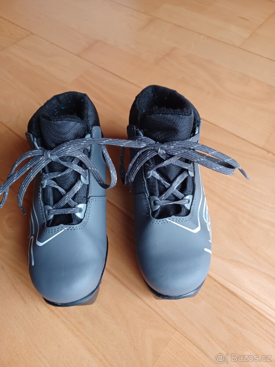 Prodám dětské běžky včetně bot - 4