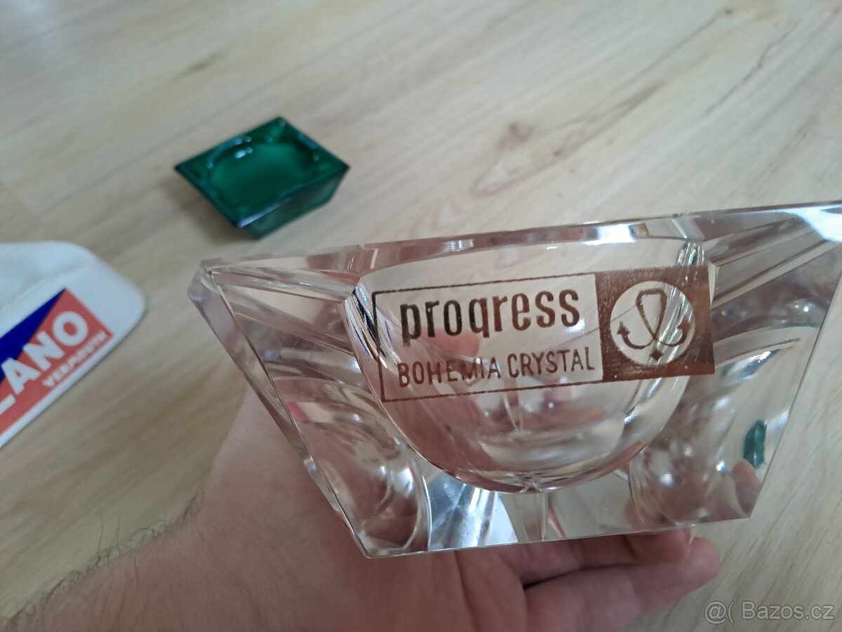 Různé skleněné nebo mramorové popelníky - 4