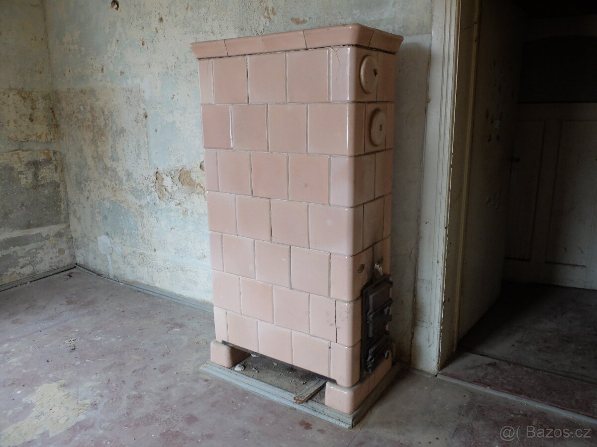 Starožitná kachlová kamna 2 kusy na 1 místě - možnost výběru - 4
