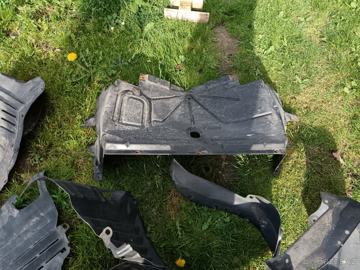 mazda mx5 plastové podběhy,plechy,kryt motoru - 4