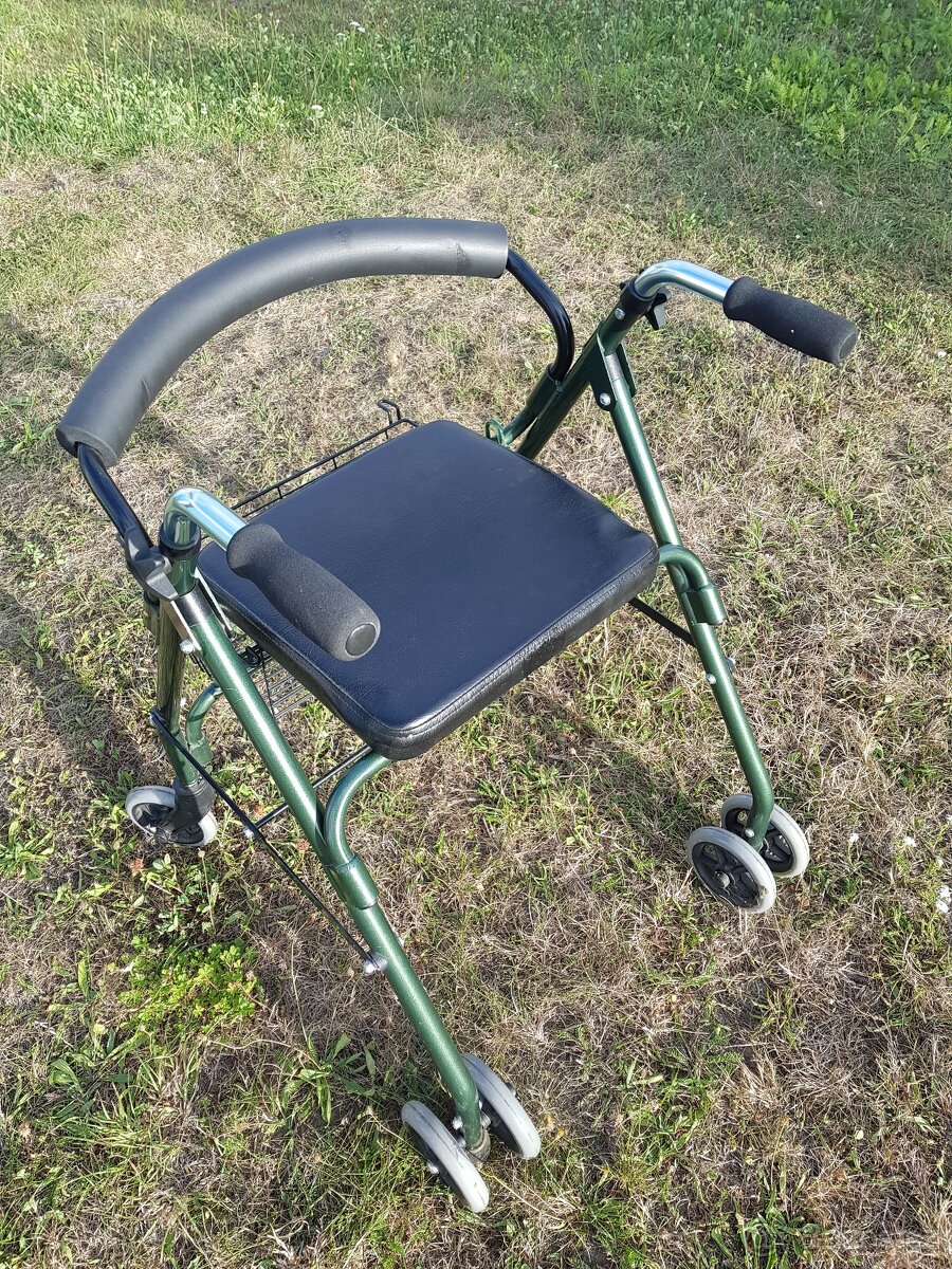 Chodítko čtyřkolové - 4