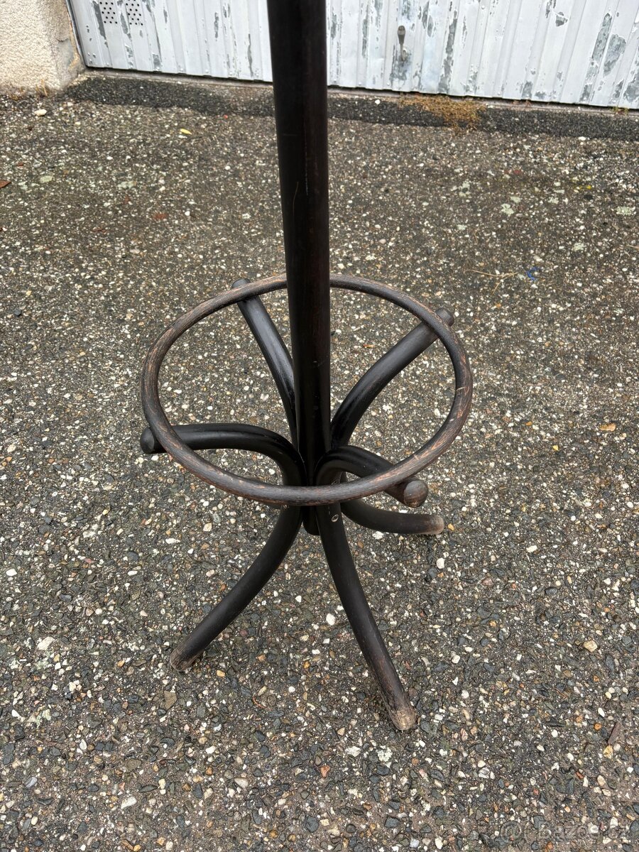 Dřevěný věšák Ton - 4