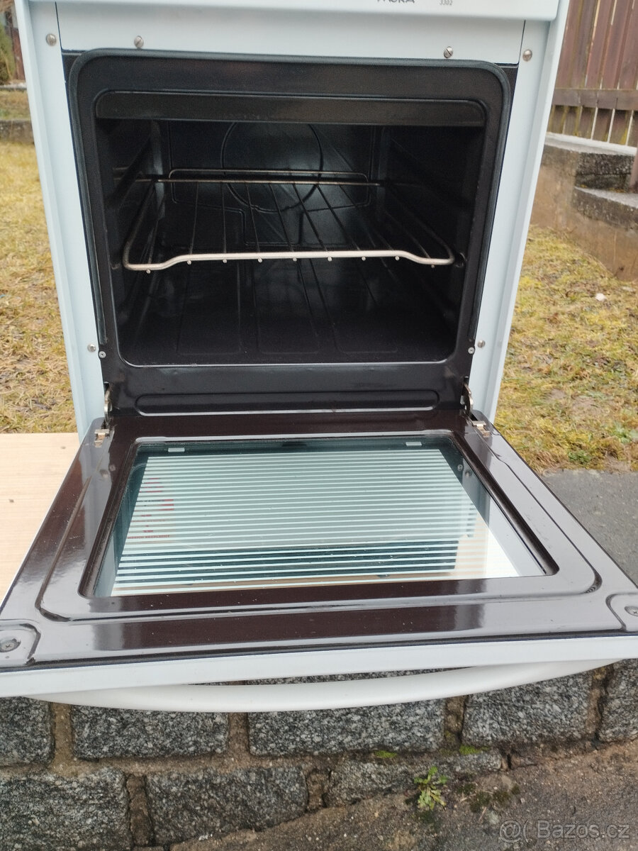 Sporák Mora 3302 - 4