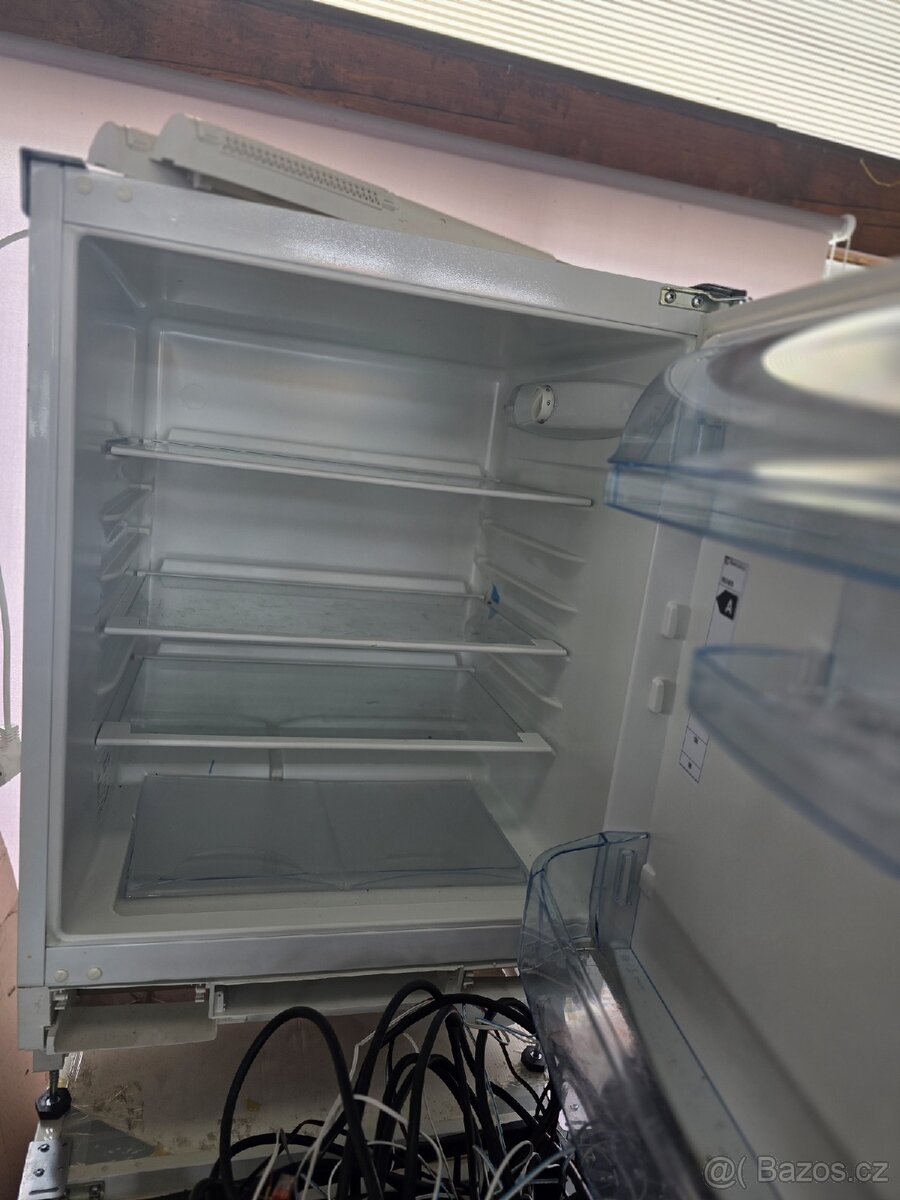 Vestavěná lednice a mrazák - 4
