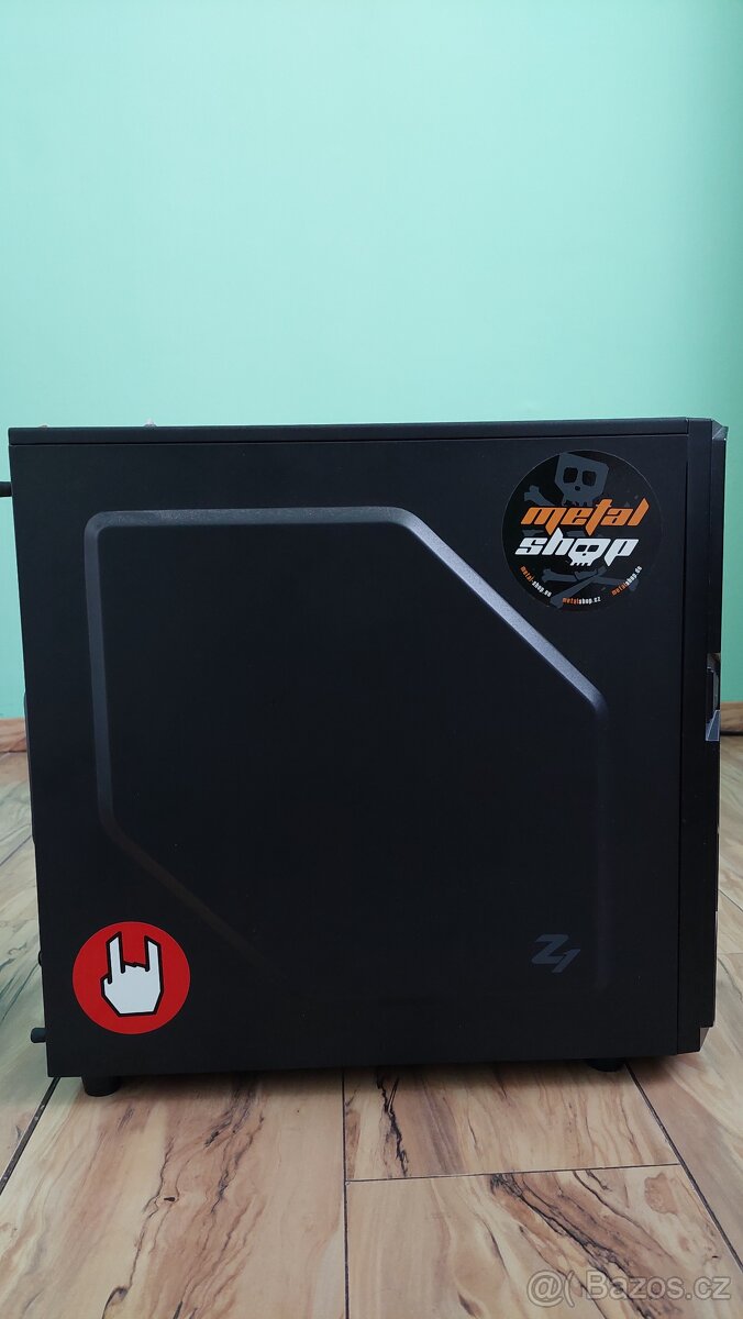 Starší počítač s monitorem - 4