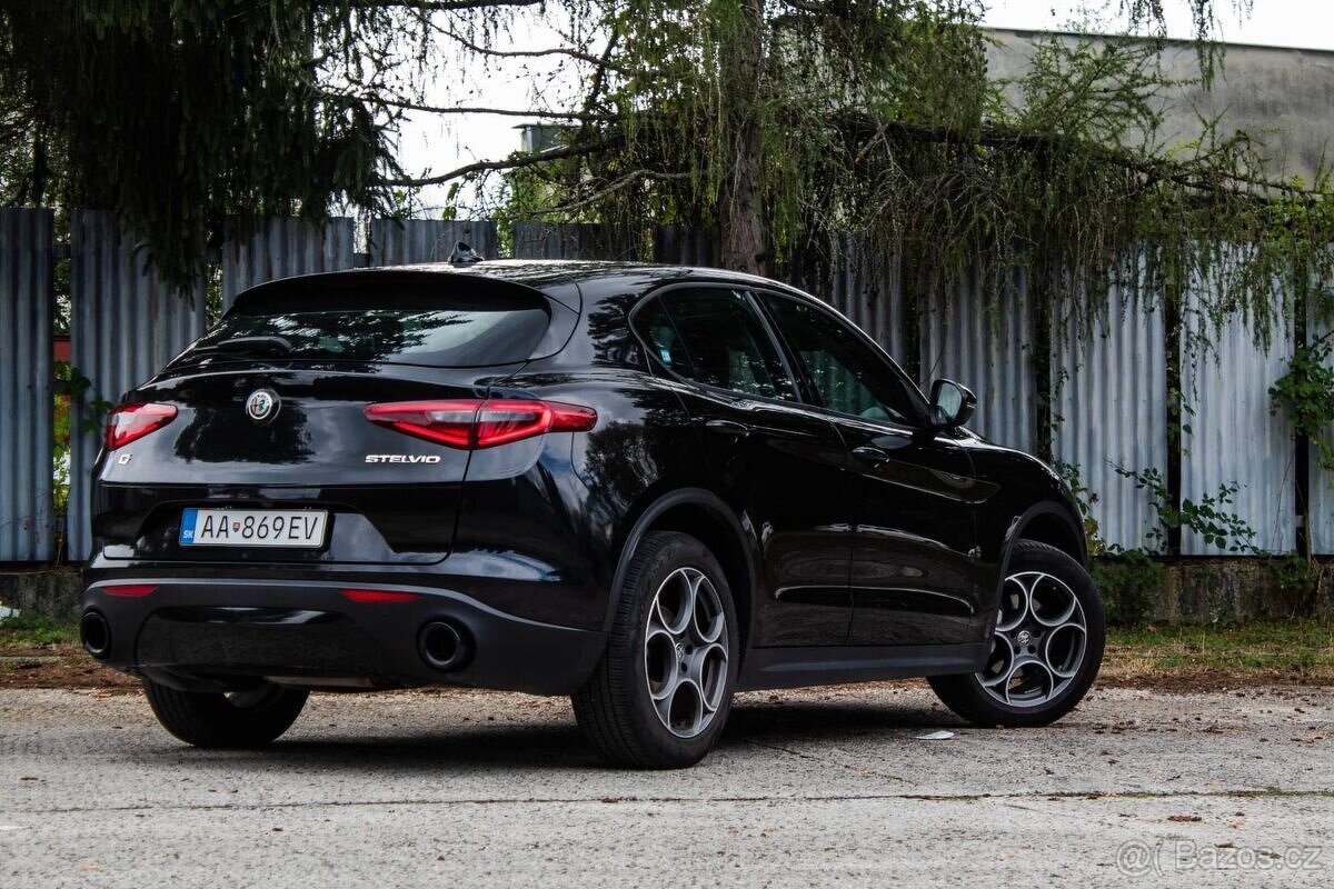 Alfa Romeo Stelvio Q4 - 4