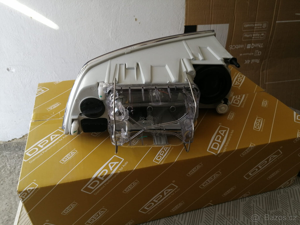 Škoda Octavia 2 přední světla. - 4