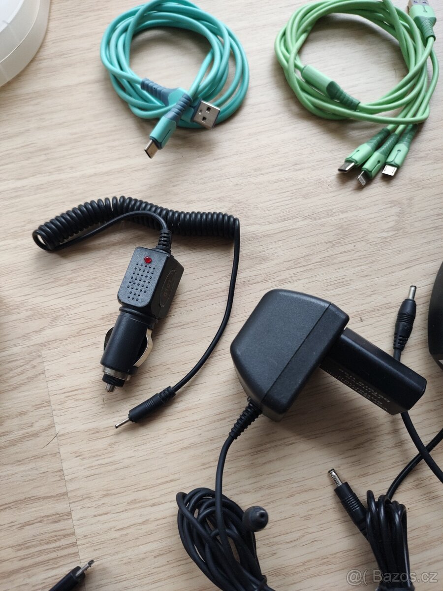 Nabíječky, autonabíječky a USB kabely - 4
