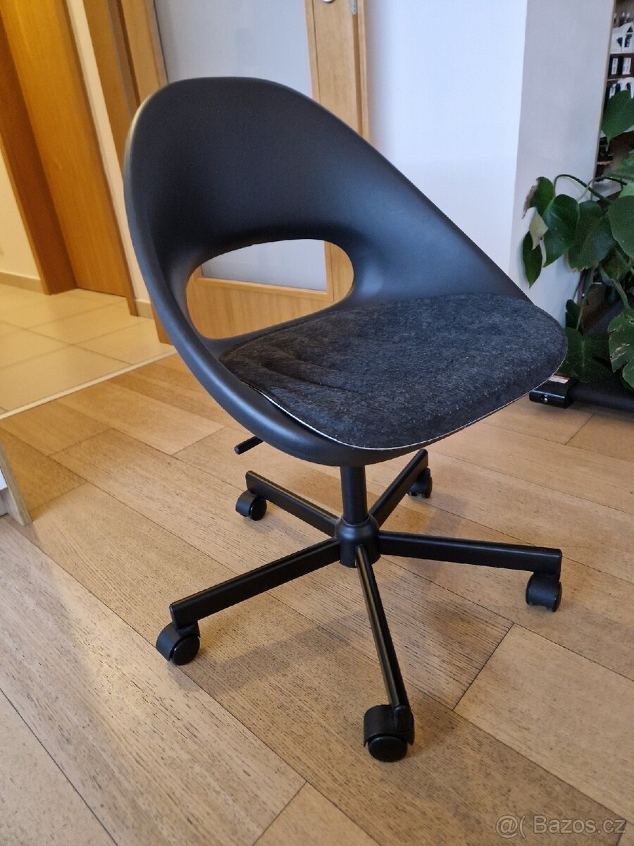 Stůl ikea Micke + podnožka + otočná židle s podsedákem - 4