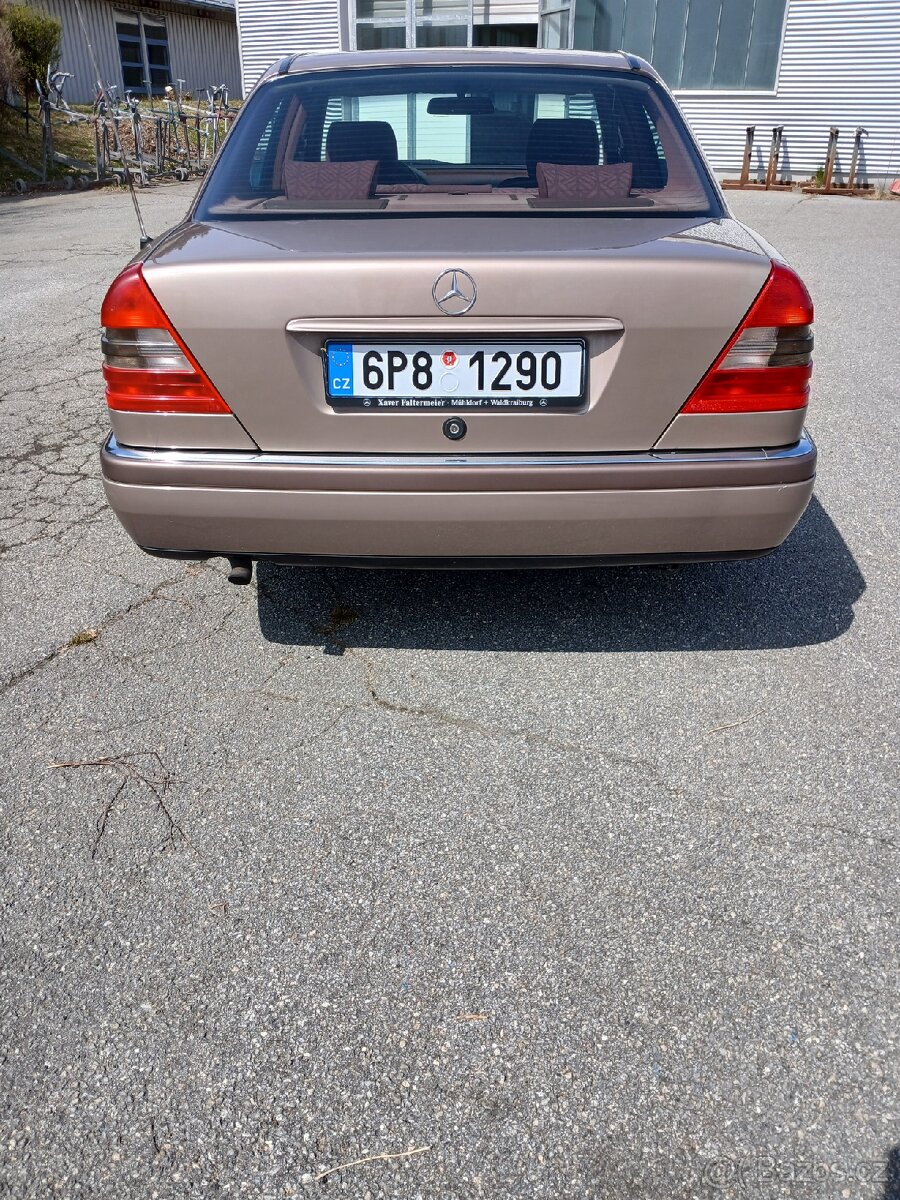 Mercedes Benz C180 Elegance - 4