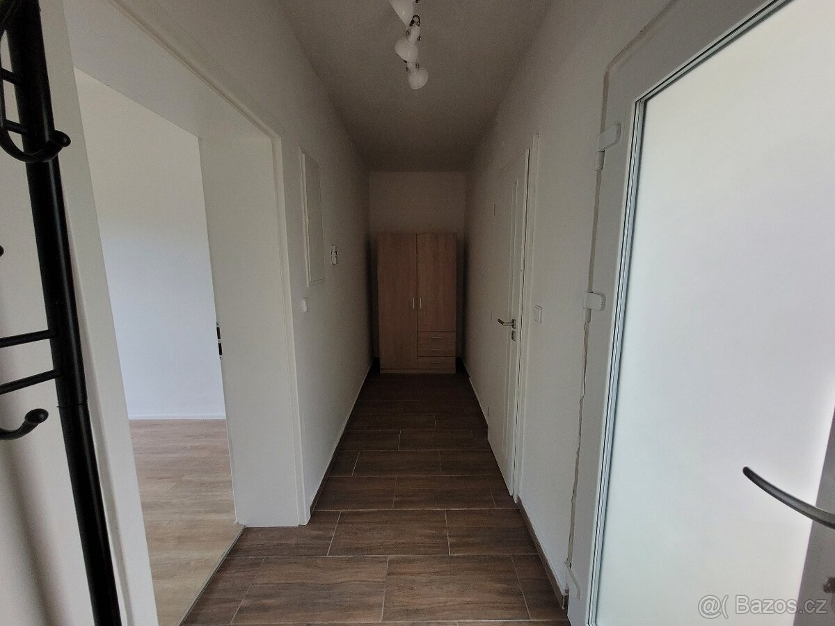 PRODÁM 2x bytová jednotka, 1x garáž + stavební pozemek - 4