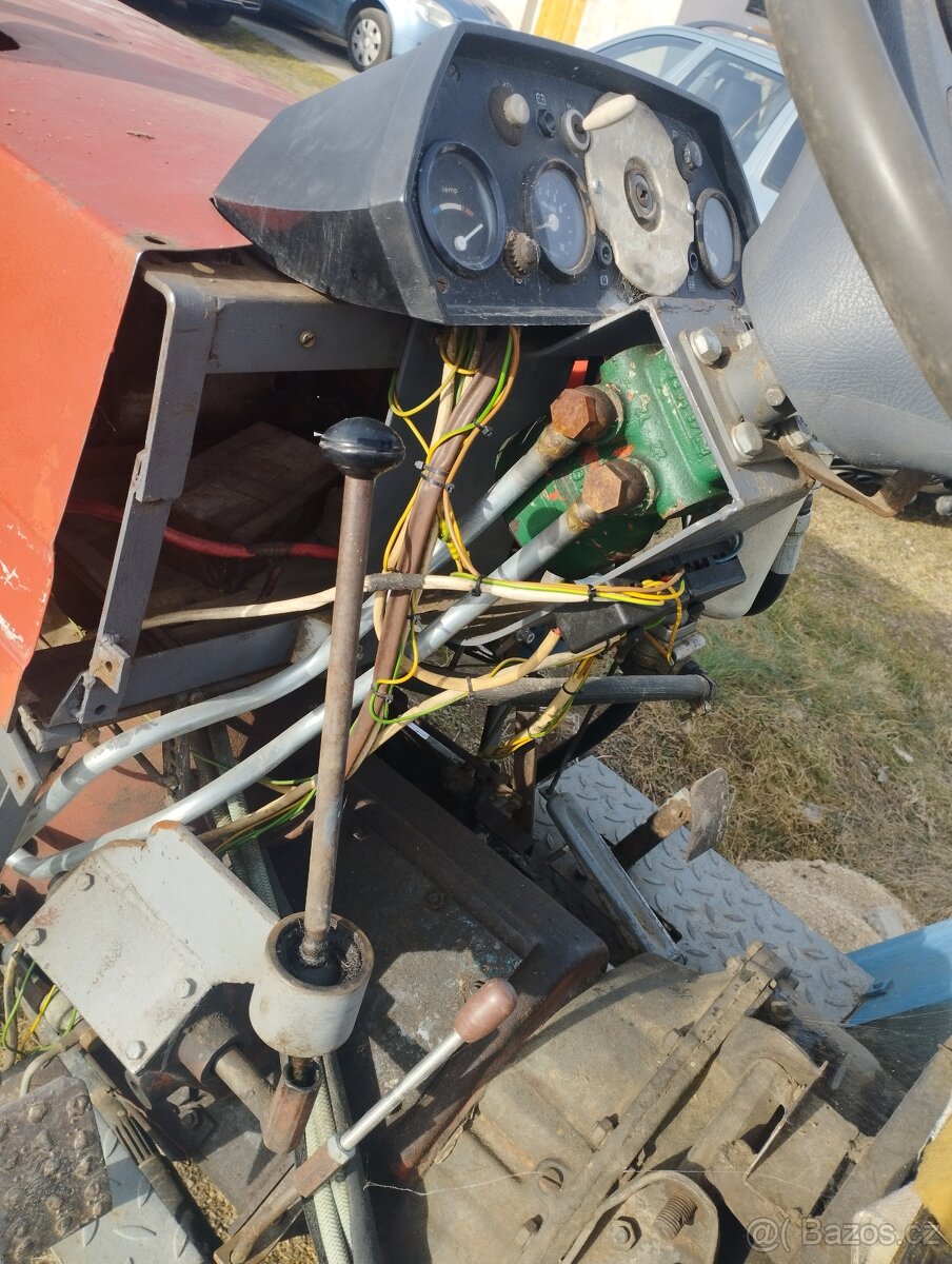 Prodám traktor 4 x 4 s vlekem - 4