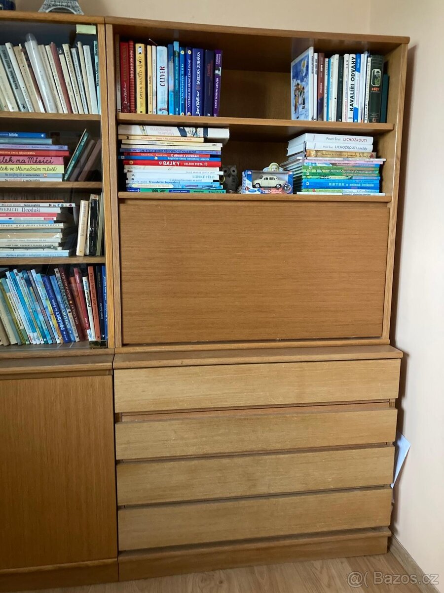 Nábytek Universal - skvělý stav, levně - 4