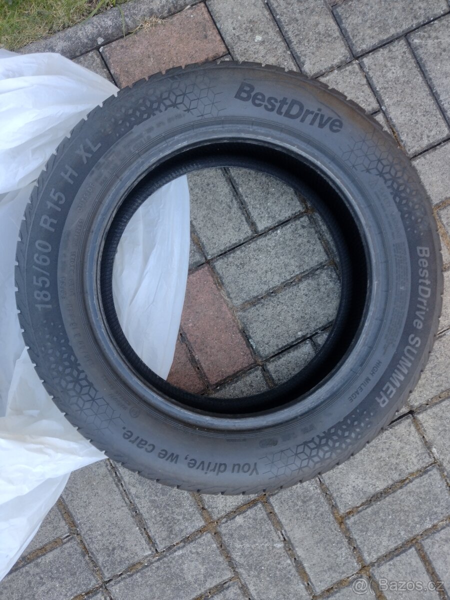 Pneu 185/60 r15 - 4