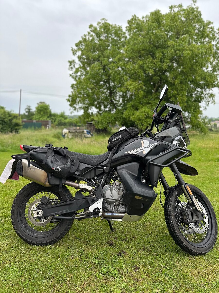 CF Moto 800 MT X