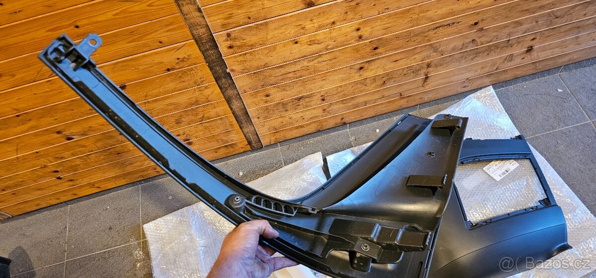 Nový originální roh a plast ke světlu Actros 5 (M/P4) - 4