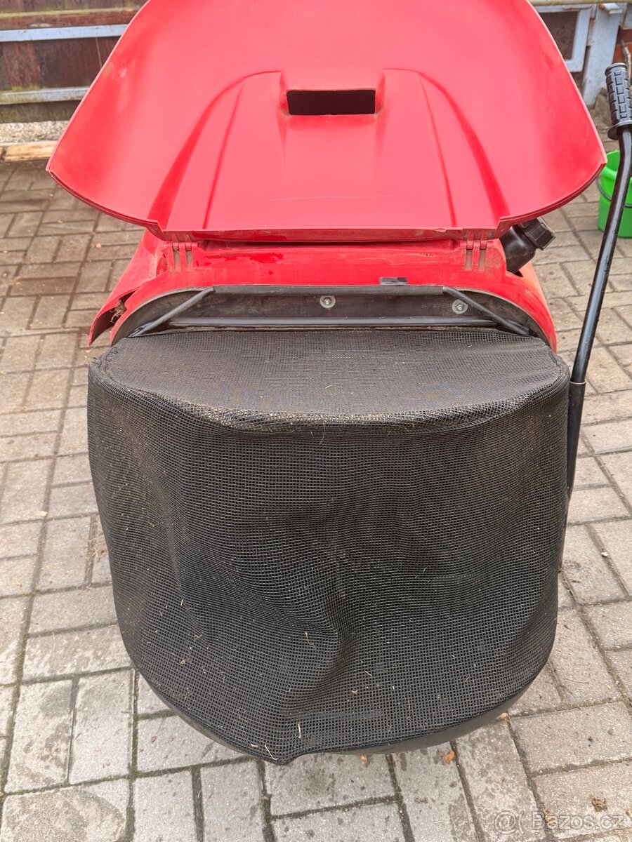 Zahradní traktor Toro H132 - 4