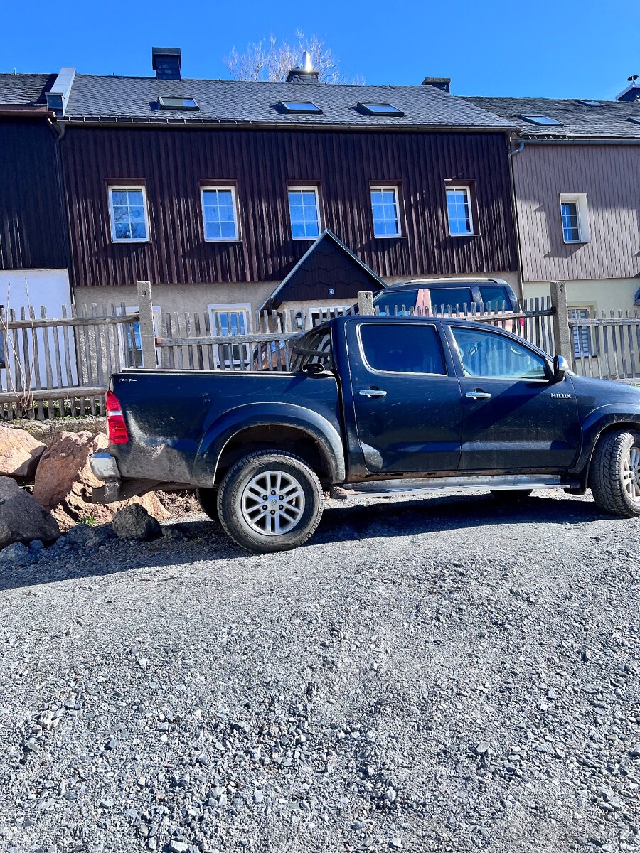 Toyota Hilux - 4