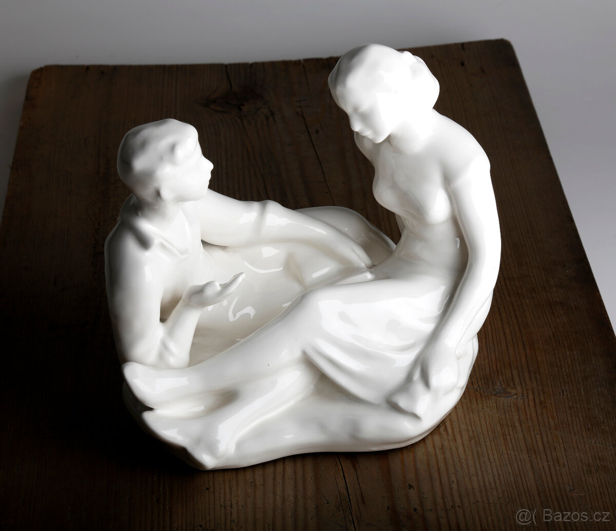 glazovaná keramická socha muže a ženy - 4
