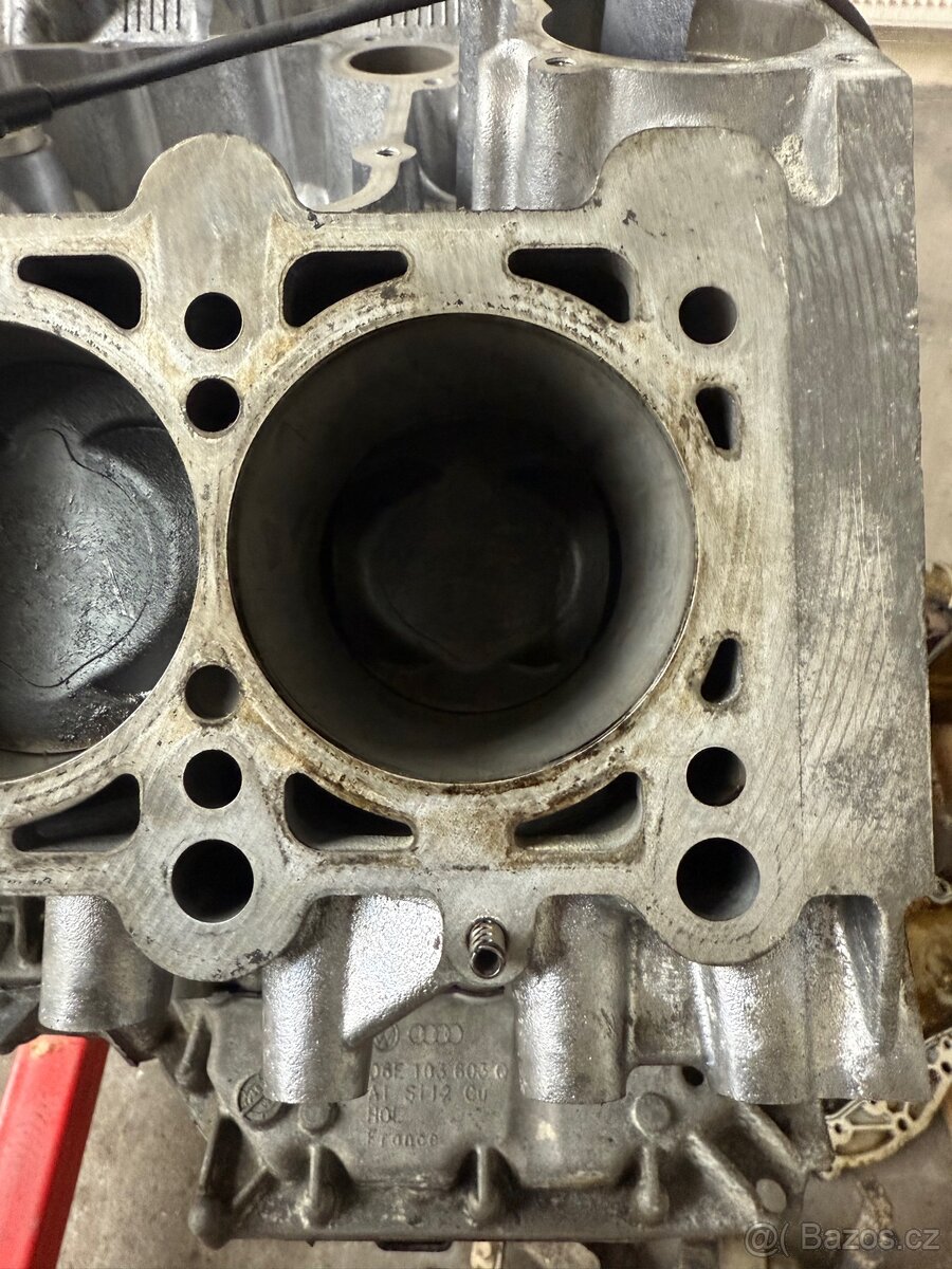 Prodám motor z Audi 3.2 fsi - 4