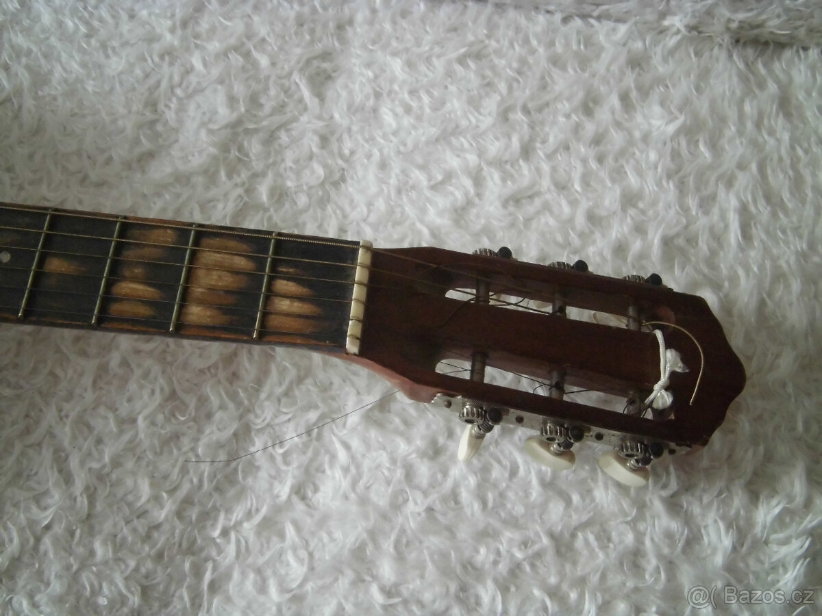 Kytara na vandr k ohni - 4