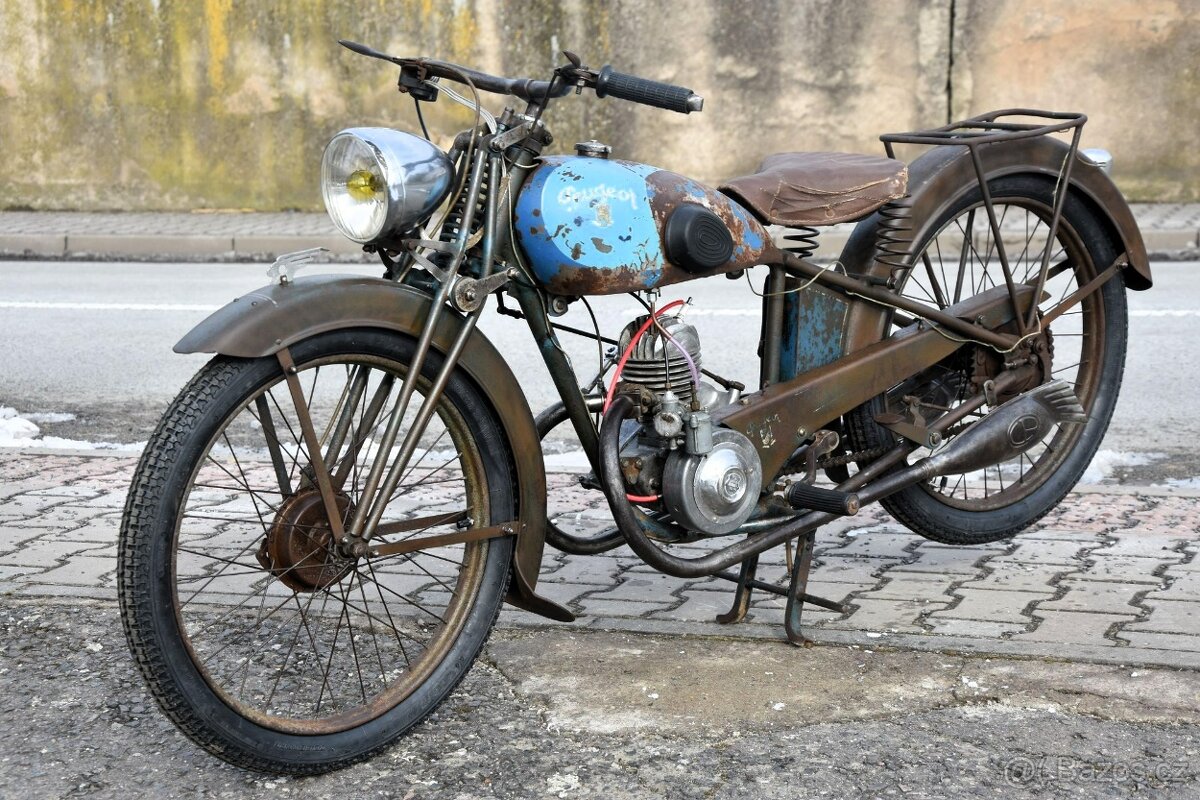 Historický Peugeot - 4