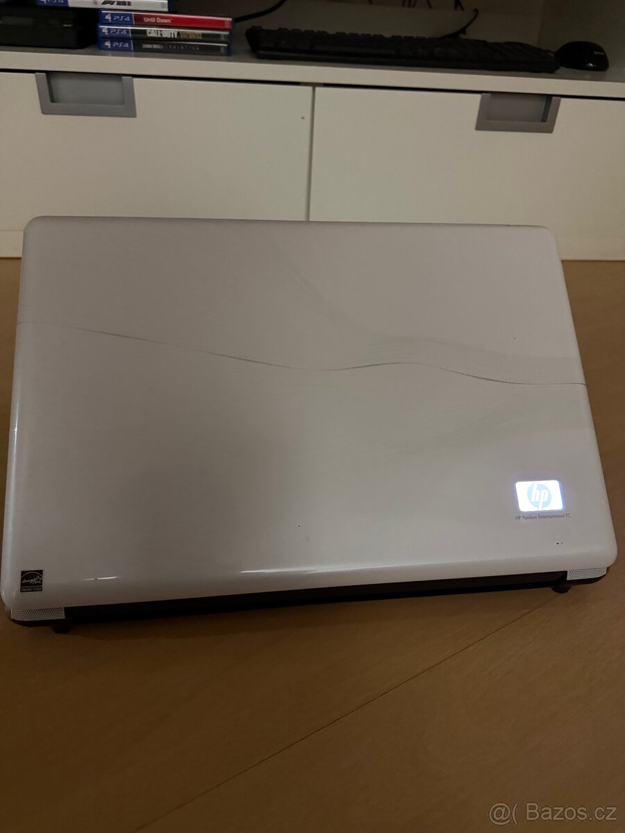 Prodám bílý notebook HP (SSD, Linux) + příslušenství - 4