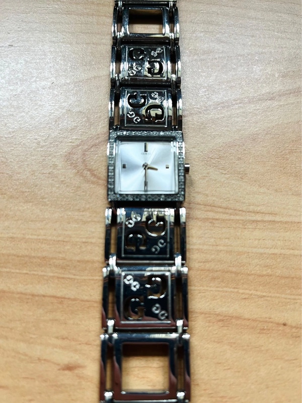 Dámské elegantní hodinky Guess s kovovým náramkem - 4