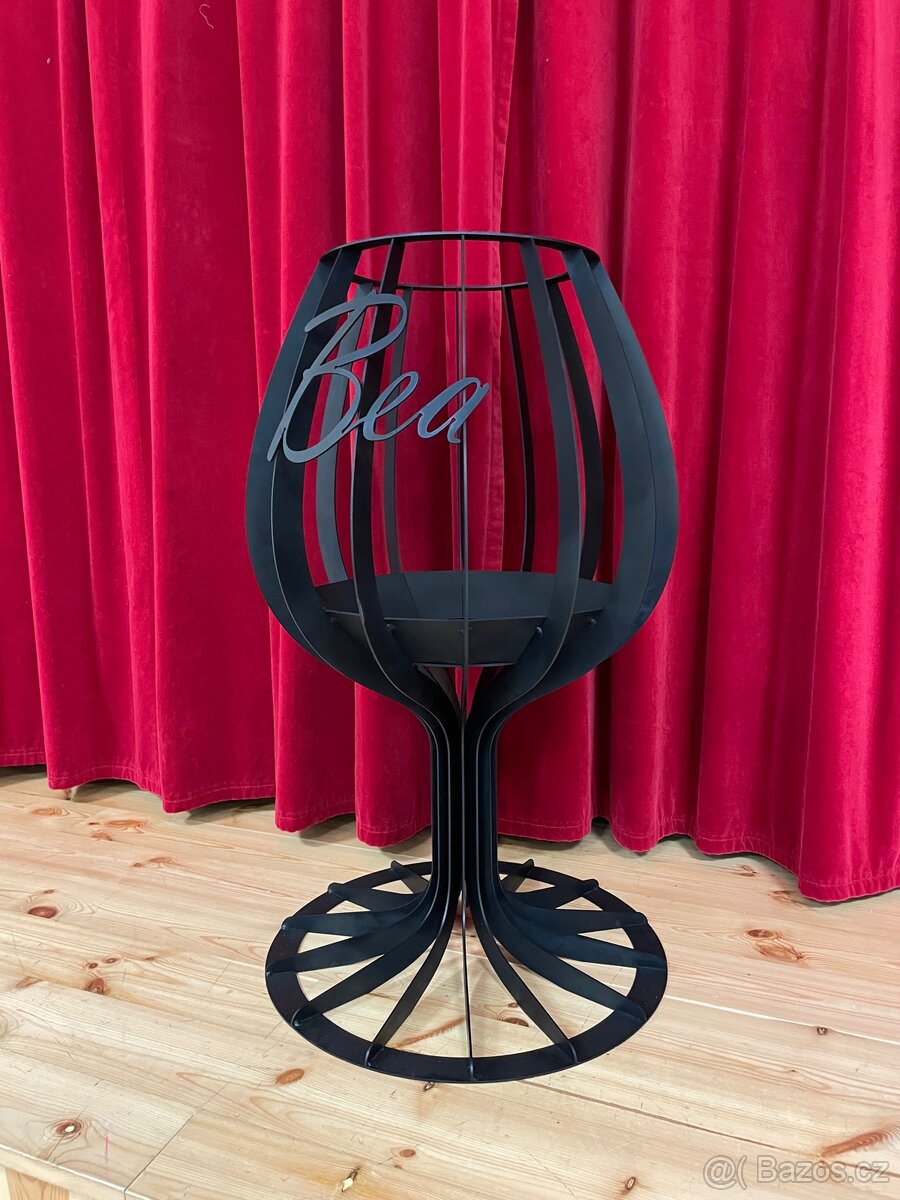 Designové ohniště / zahradní socha – motiv sklenky vína - 4