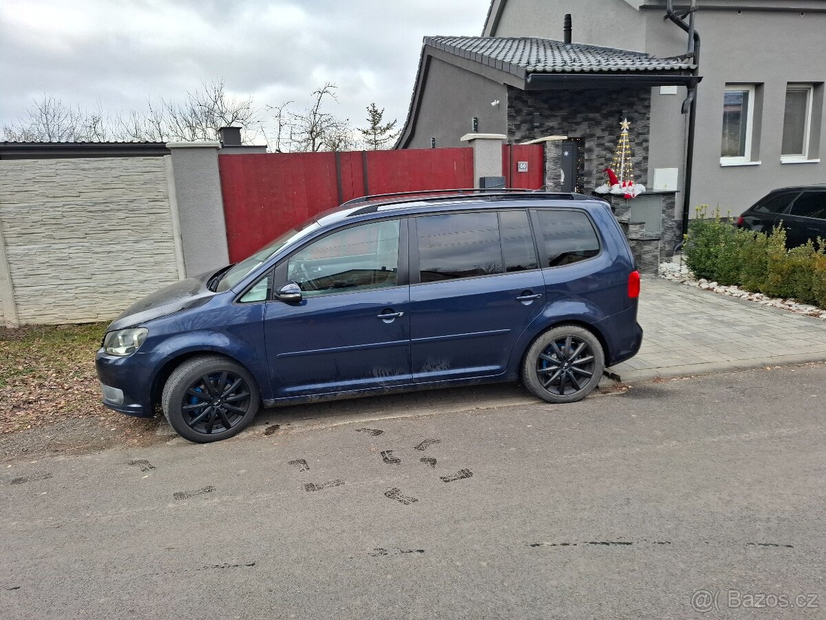 Volkswagen Touran - 4