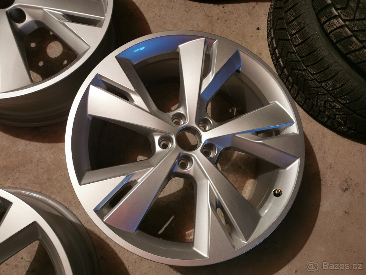 NOVÁ SADA - Audi Q4 e-tron - originál 20" alu disky - 4