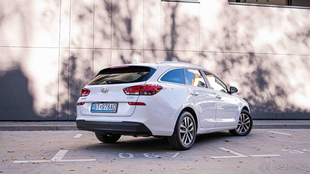 Hyundai i30 CW 1.6 CRDi Classic DTC - 4