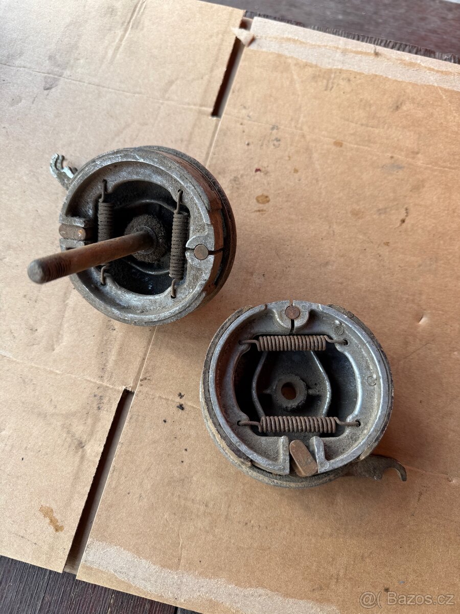 Jawa 550 - brzdové štíty - 4