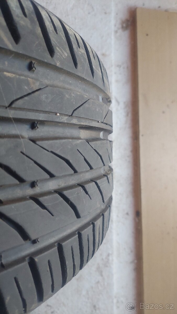 Letní 235/40/18 - 4