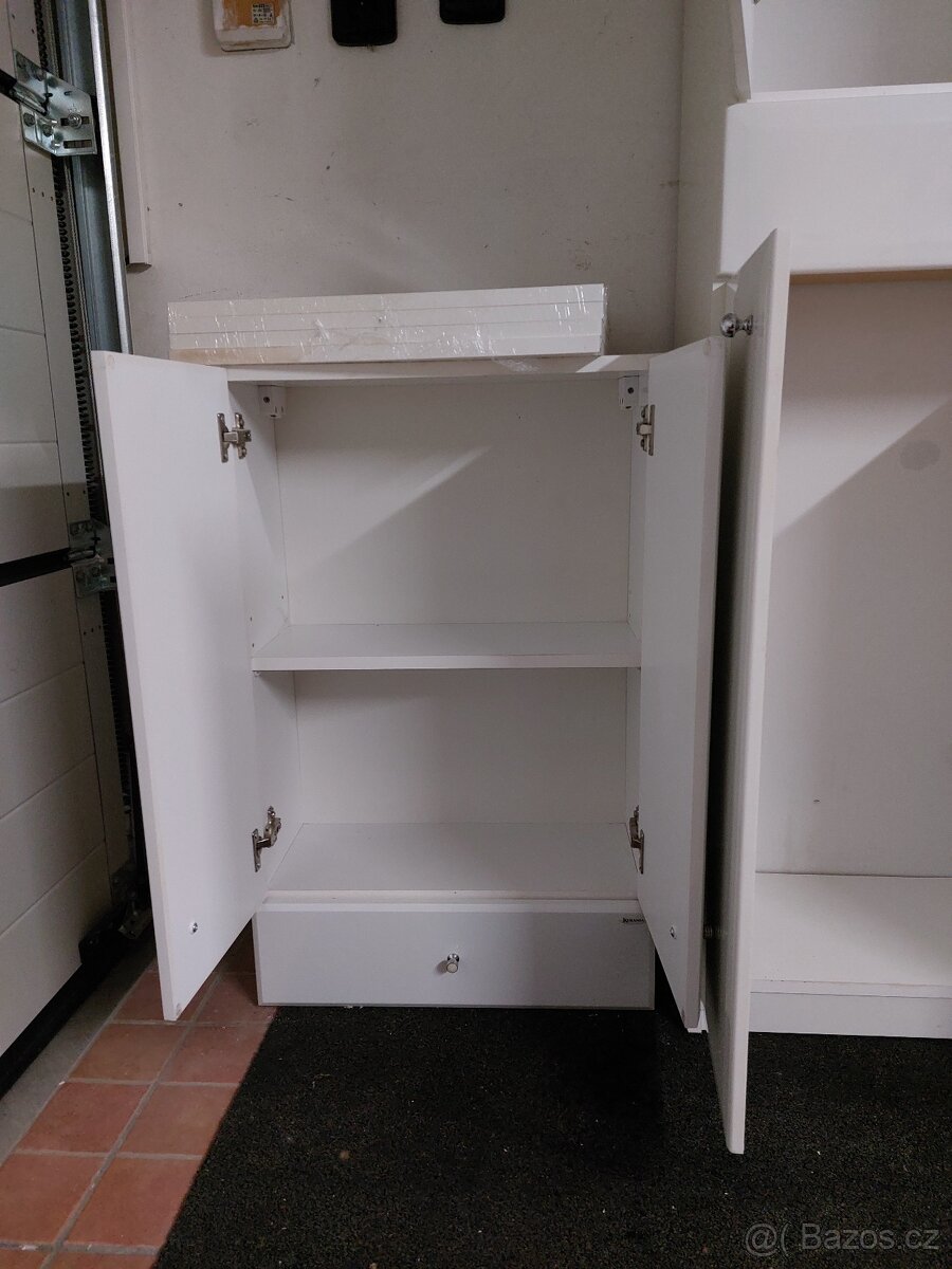 Dvě koupelnové skříňky, bílé - 4