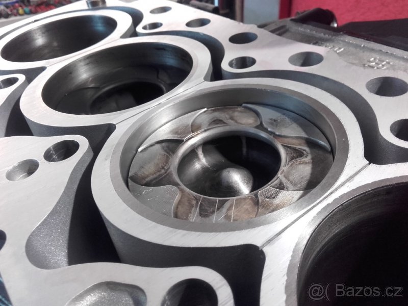 Volvo hlava motoru D5 120, 136,151, 158 kw - 4