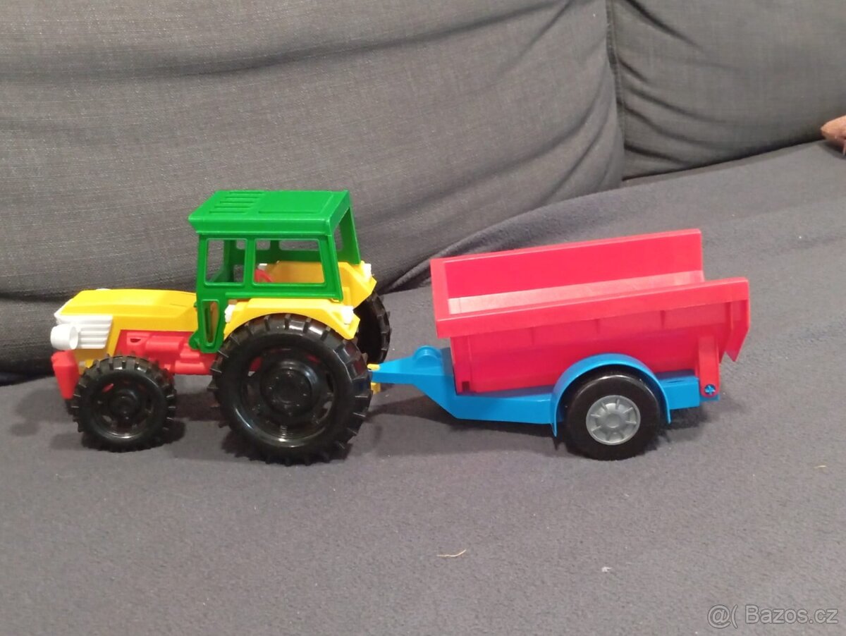 traktor se sklopným valníkem - 4