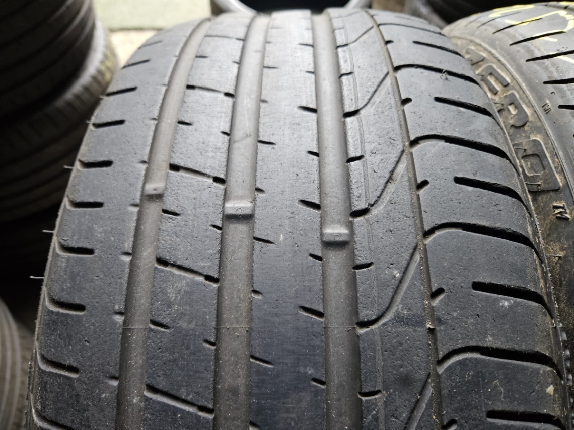245/35R20 - 4