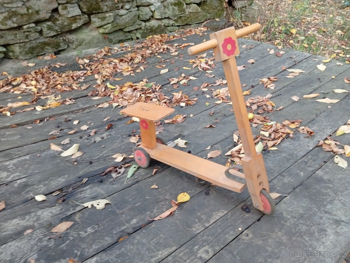 Retro dřevěná koloběžka se sedátkem - 4