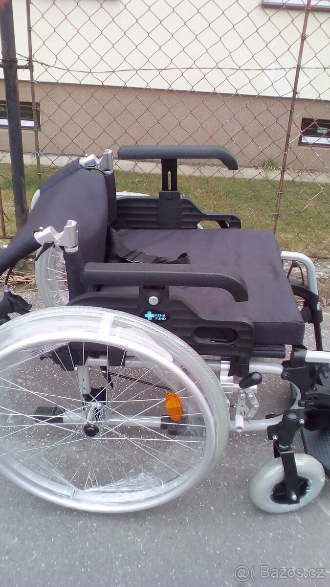 INVALIDNÍ VOZÍK 47 cm-ZADNÍ BRZDY-lze zaslat po ČR - 4