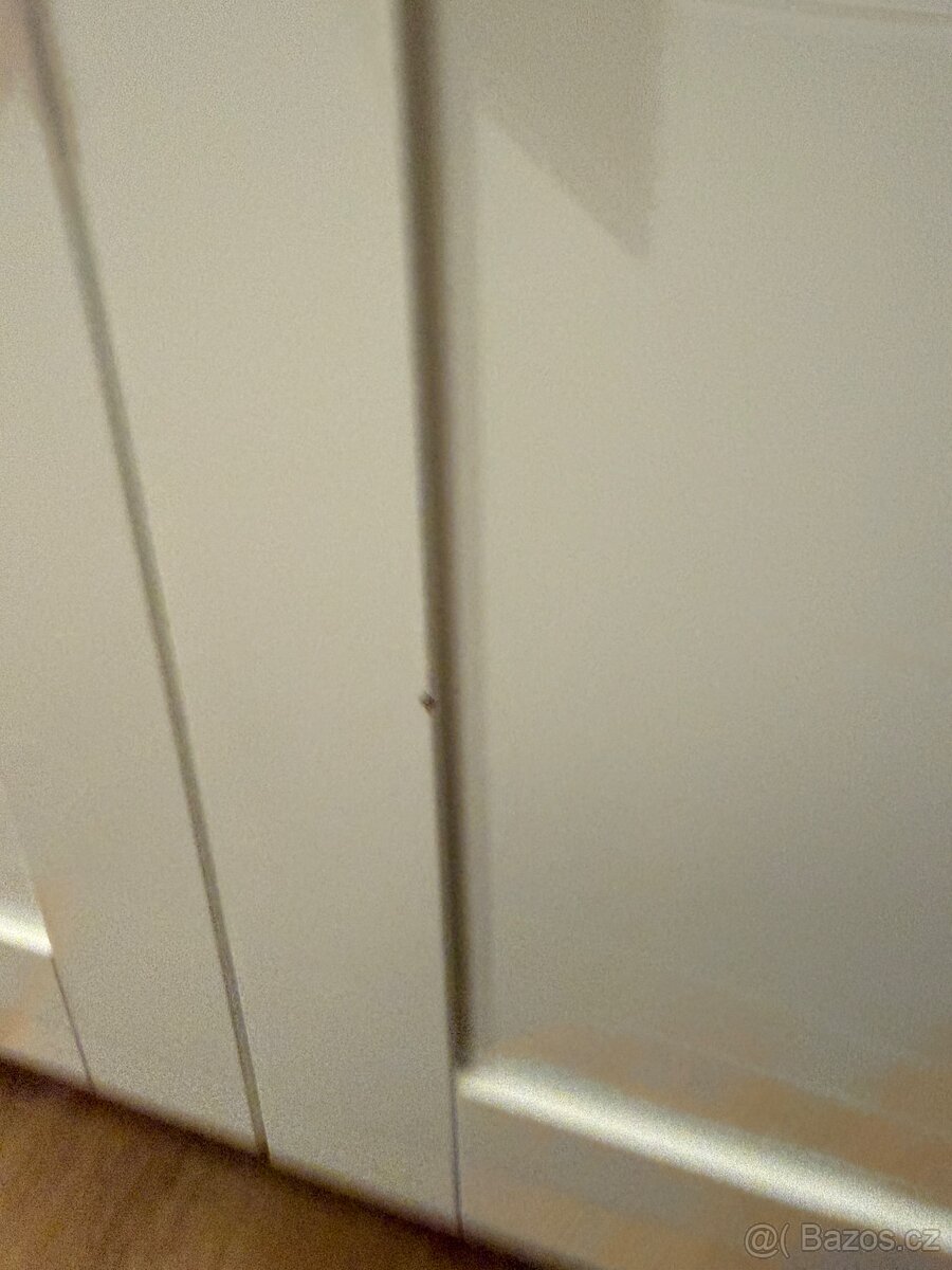 Malá skříňka s dvířky - 4