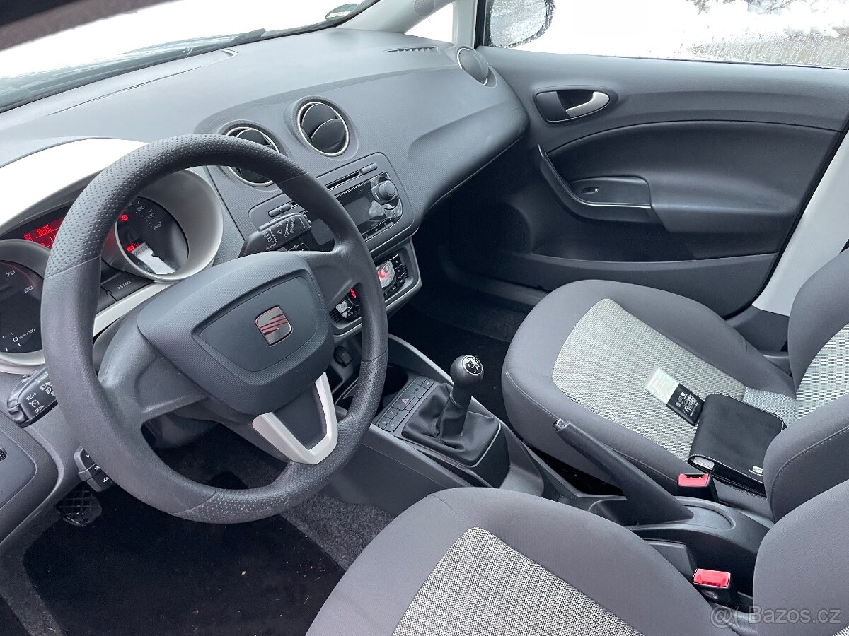 SEAT IBIZA 1,4 63KW 2010 PLNÝ SERVIS 8XPNEU - 4