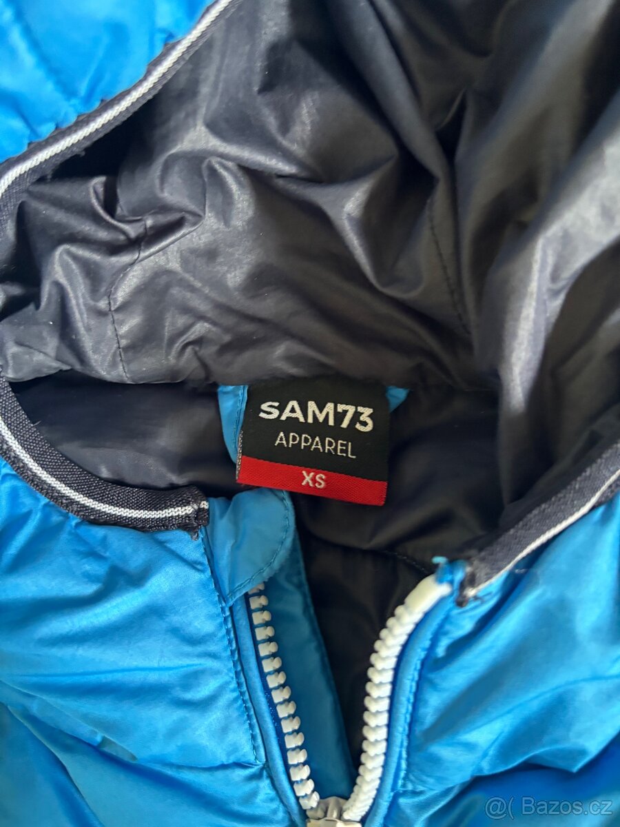 Modrá prošívaná bunda s kapucí – lehká a pohodlná - 4