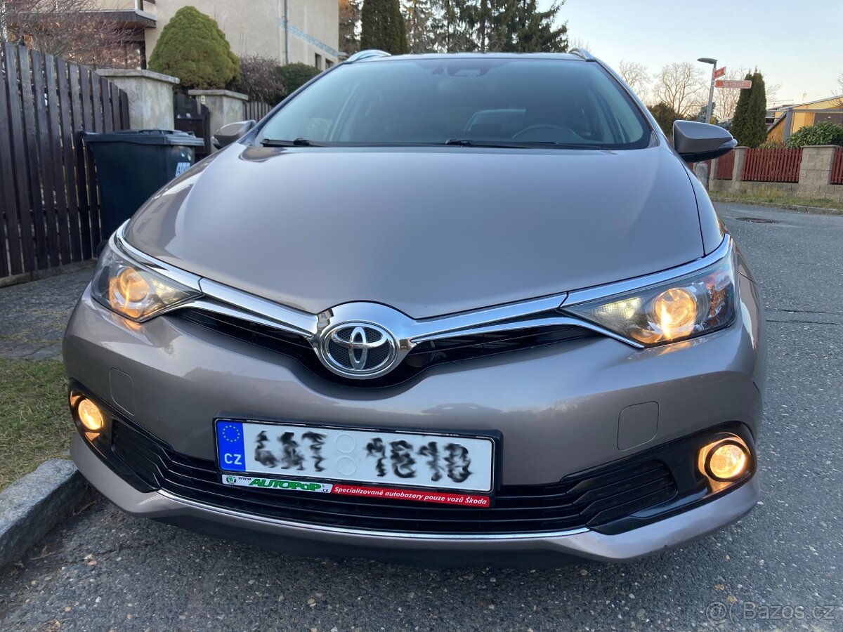Toyota Auris 1,6 D kombi 82 KW - 4