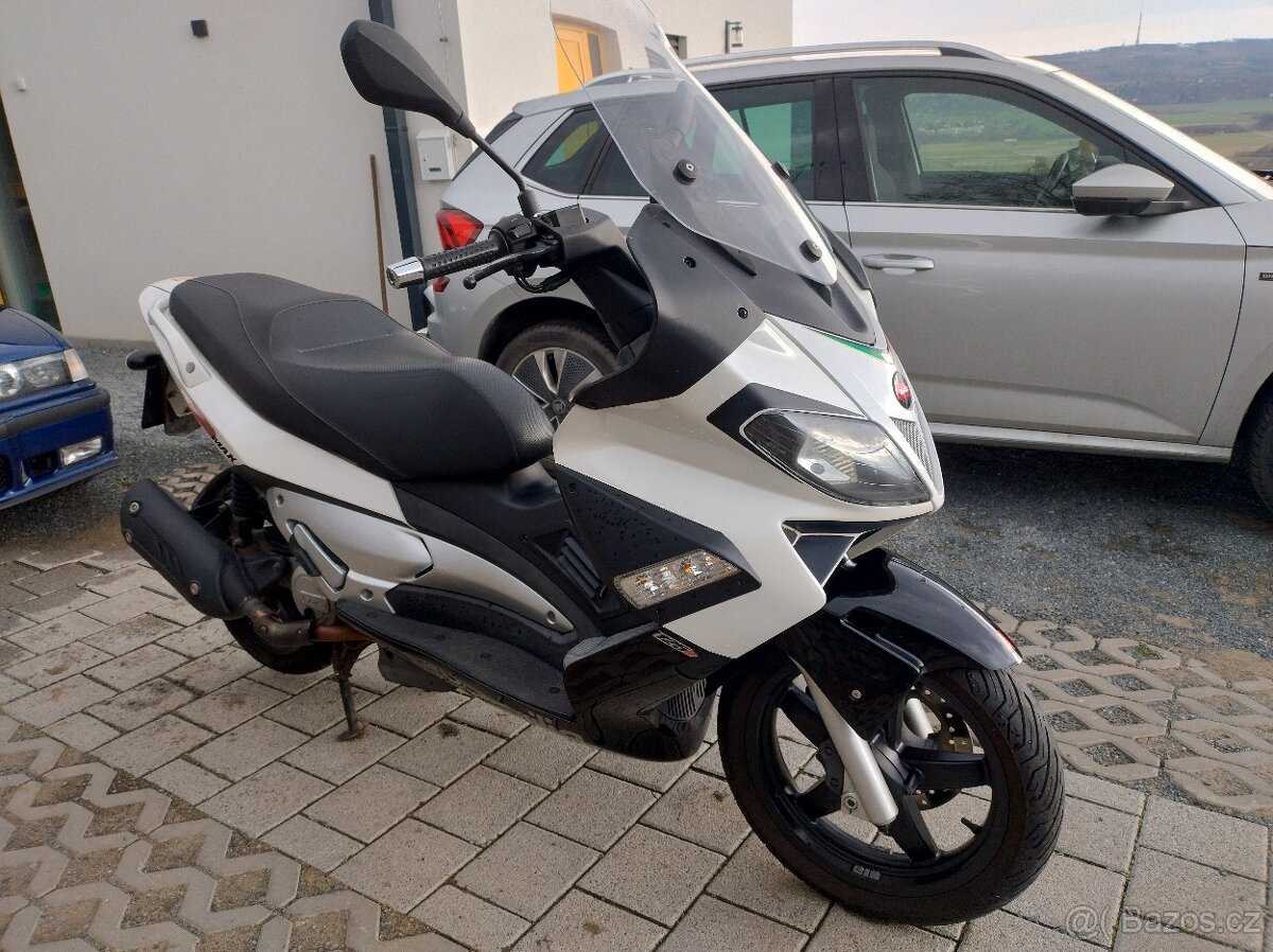 Aprilia SR MAX 125 - 4