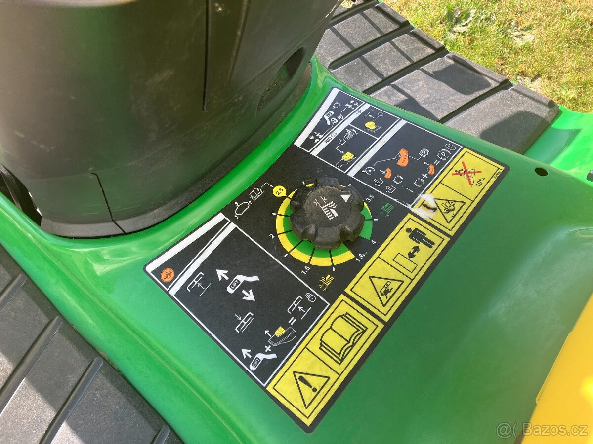 Zahradní traktor X350R John Deere - 4