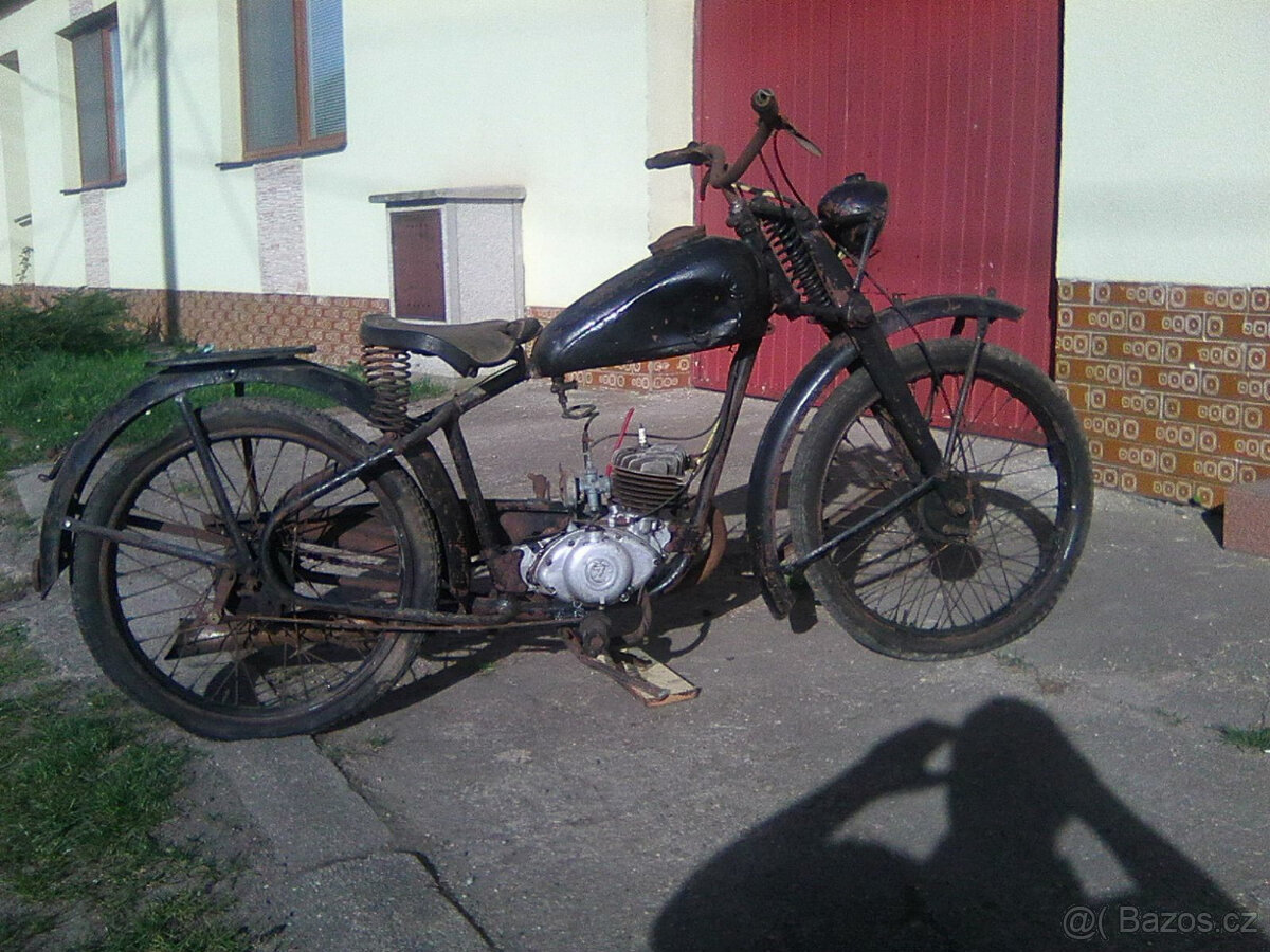 čz 98. Motor se točí. Nádrž nevyrezlá - 4